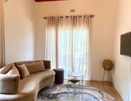 Assagay House | Angazi Guesthouse Unit 2 - Upmarket one bedroom apartment with pool
