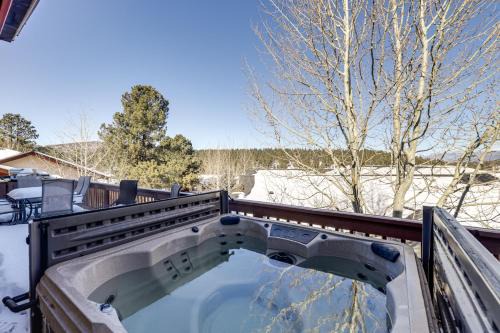 Angel Fire House | Angel Fire Townhome with Hot Tub 2 Mi to Ski Resort