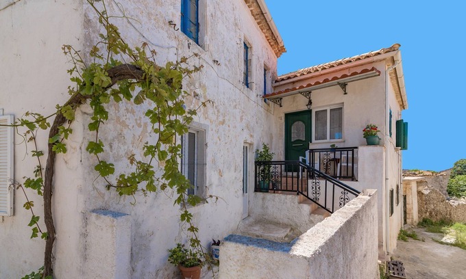 Ano Volimes House | Angel's 2-Bedroom Traditional House
