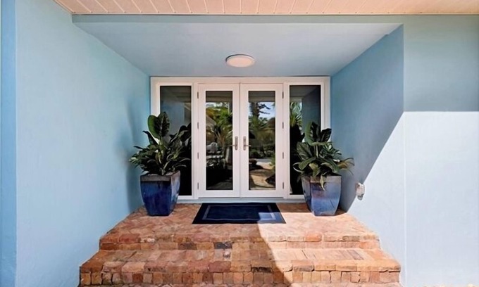 Chateaux Sur Mer House | Angel’s Nest – Gulf-Front with Private Pool in Sanibel’s Chateaux Sur Mer