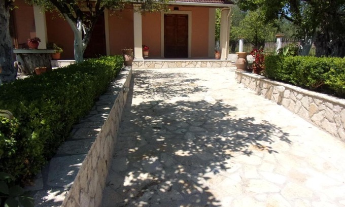 Notos Apartment | Anthoula's Garden Perivoli