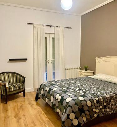 Ponferrada Apartment | Antolín Yellow Door