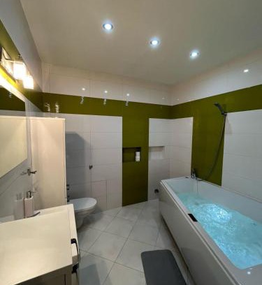 Ustrzyki Dolne Apartment | Apartament Bieszczady Darmowa Sauna Jacuzzi 100 metrów od wyciągu narciarskiego!