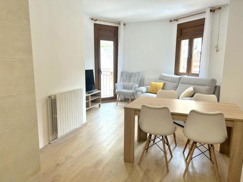 Esterri D'Aneu Apartment | Apartament comfortable amb vistes i cèntric by RURAL D'ÀNEU