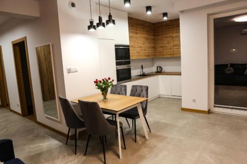 Radom Apartment | Apartament Królowej Jadwigi z garażem