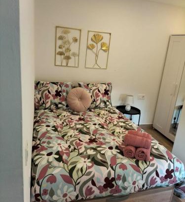 Cruz de Humilladero Apartment | Apartamento 5 a 10 min de la Estación de bus y Tren María Zambrano