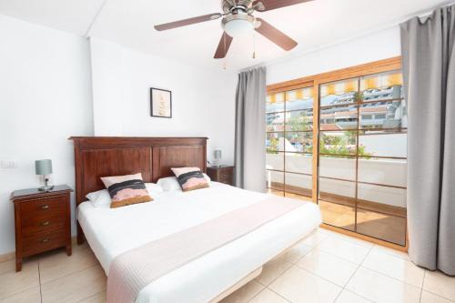 San Eugenio Apartment | Apartamento de 2 Dormitorios con Piscina en Costa Adeje