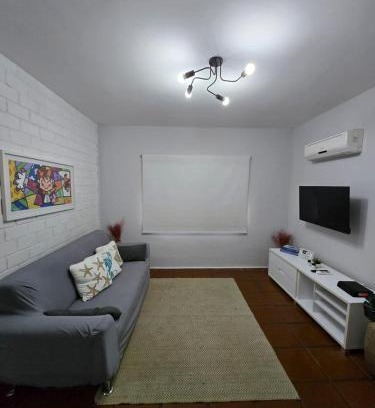 Jardim Sao Miguel Apartment | Apartamento no Guarujá Praia da Enseada para até 6 pessoas, com Ar Condicionado, a 800 metros - 5 minutos a pé