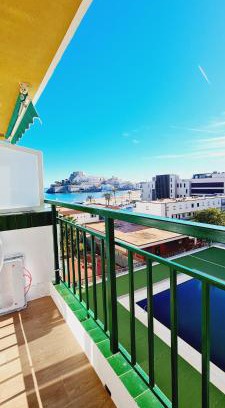 Peniscola Apartment | APARTAMENTO NUEVO CÉNTRICO en PRIMERA Línea de playa con vistas al Mar, Piscina, aire acondicionado y wifi