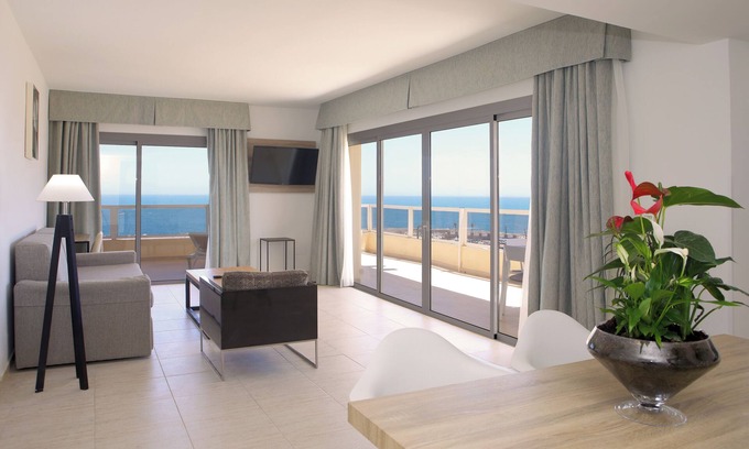 Fuengirola City Centre Apartment | Aparthotel PYR Fuengirola