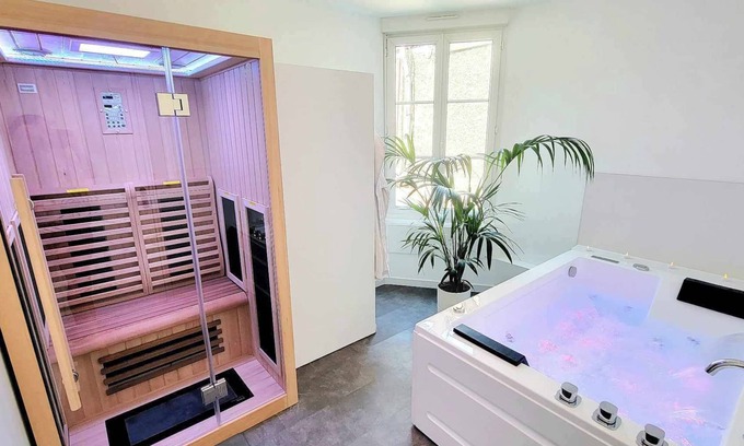 Reims City Centre Apartment | Aparthotel SPA: jacuzzi, sauna, terrace, balcony, hyper center, Place Drouet D'Erlon
