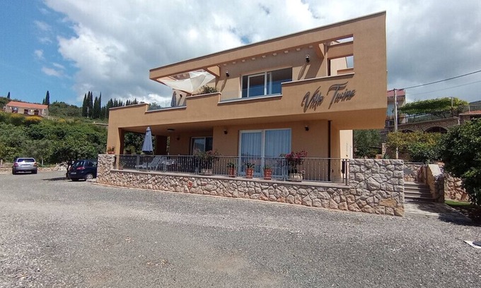 Molunat Apartment | Apartman Twins 1 by Villas Guide