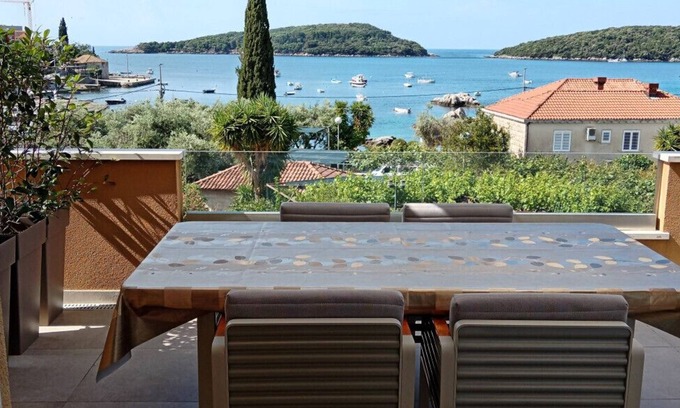 Molunat Apartment | Apartman Twins 2 by Villas Guide