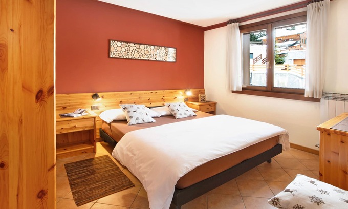 Santa Caterina Valfurva Apartment | Apartment 'Chalet Primula 7' with Mountain View, Shared Garden and Wi-Fi