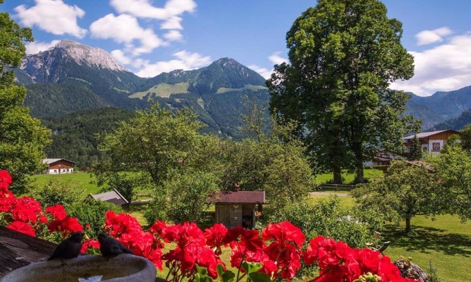 Unterschonau Apartment | Apartment "2 Apartment mit Gartenblick" with Mountain View, Private Balcony & Wi-Fi