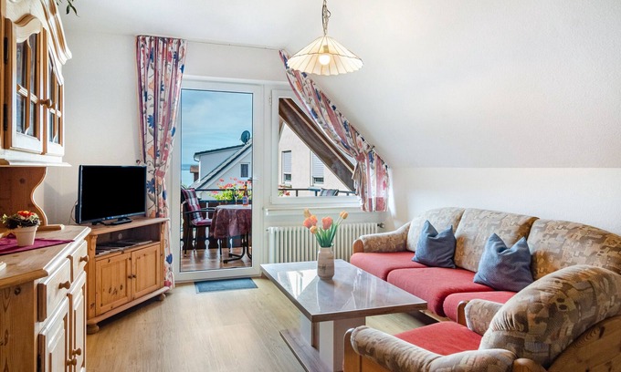 Hagnau Apartment | Apartment '3' with Private Garden, Balcony and Wi-Fi
