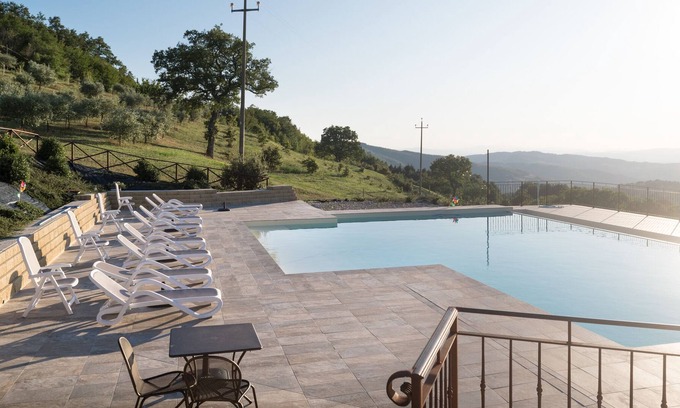 San Presto Apartment | Apartment 4 beds, private bathrooms and swimming pool surrounded by the greenery of Assisi