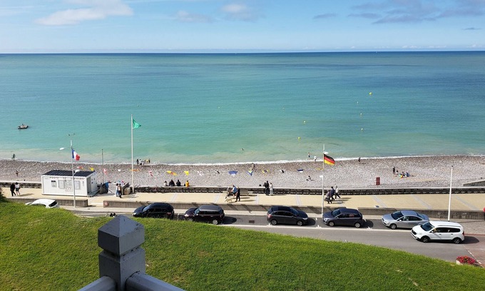 Veulettes-sur-Mer Apartment | Apartment 50 meters from the beach