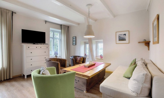 Hemme Apartment | Apartment 'Alter Kornspeicher In Hemme' with Shared Terrace, Shared Garden and Wi-Fi