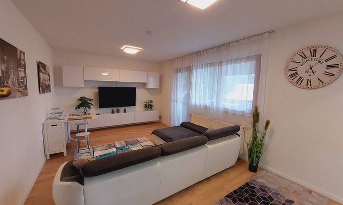 Lauf Apartment | Apartment 'Apartement König' with Private Terrace and Wi-Fi