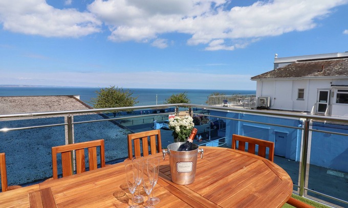 Babbacombe Cottage | APARTMENT AT MORNINGSIDE HOTEL, family friendly in Torquay