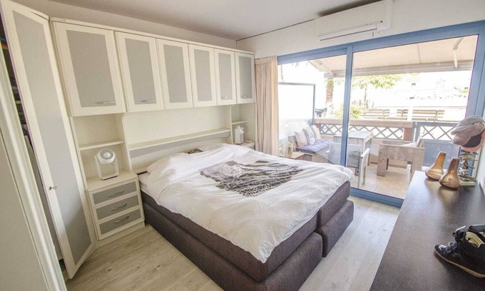 Theoule-sur-Mer Apartment | Apartment directly on the beach
