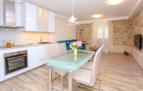 Stobrec Apartment | Apartment Dvor