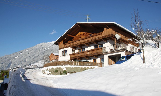Ahrnbach Apartment | Apartment Enzian with magnificent view of the Zillertal mountains, pool, 2-5 pers.