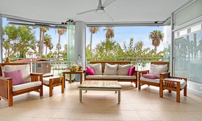 Marina d'Or Apartment | Apartment 'Espectacular Terraza Frente Al Mar' with Sea View, Wi-Fi and Air Conditioning