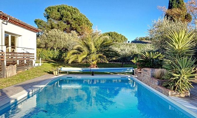 La Garde-Freinet Apartment | Apartment for 4 people with garden and pool, located in the heart of the Massif des Maures