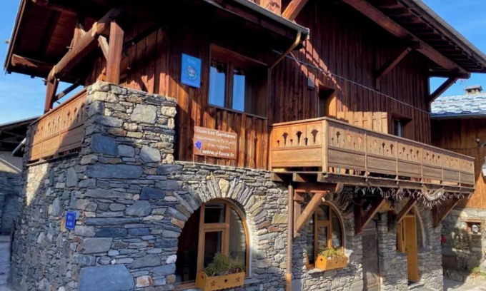 Montchavin Apartment | Apartment 'Le Rhododendron' with Mountain View, Shared Garden and Wi-Fi