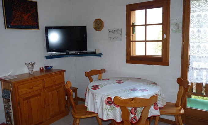 Les Contamines-Montjoie Apartment | Apartment in quiet chalet with open mountain views
