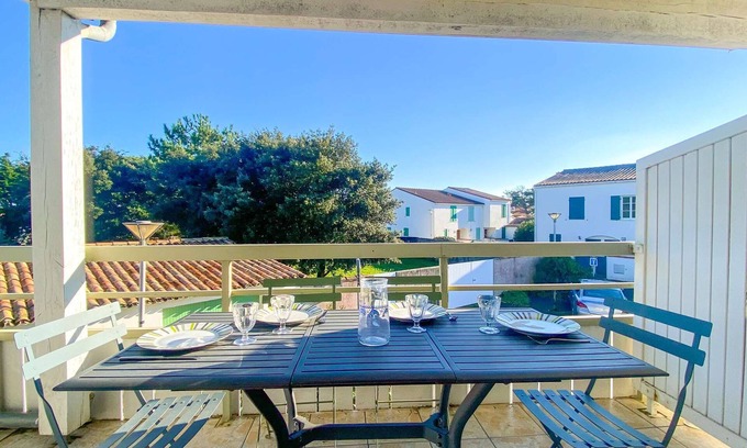 La Couarde-sur-Mer Apartment | Apartment in residence with pool, and parking