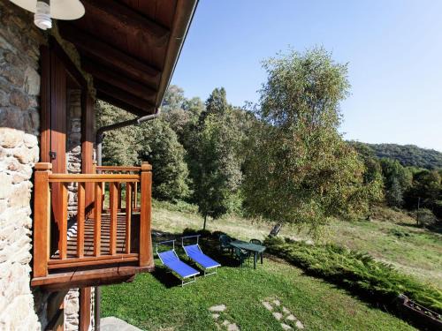 Netro Apartment | Apartment in Netro with Balcony and Views