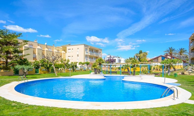 El Roc de Sant Gaieta Apartment | Apartment in second sea line with communal area and pool