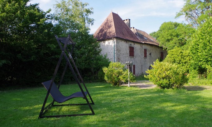 Busserolles Apartment | Apartment Intime in the annex of a hunting lodge from the 14th century century