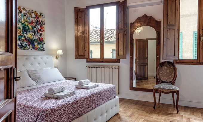 Sant' Ambrogio Apartment | Apartment 'Irene and Elena House - Florence' with Wi-Fi and Air Conditioning