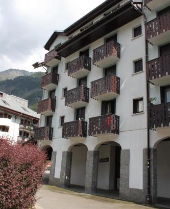 Chamonix City Centre Apartment | Apartment Iris 4 - Central Chamonix Haven Mont Blanc