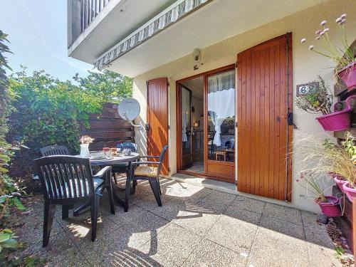 Les Mathes Apartment | Apartment Jardins de la Palmyre 2-1 by Interhome