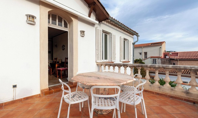 Bonneveine Apartment | Apartment 'L'Esperance' with Mountain View, Wi-Fi and Air Conditioning