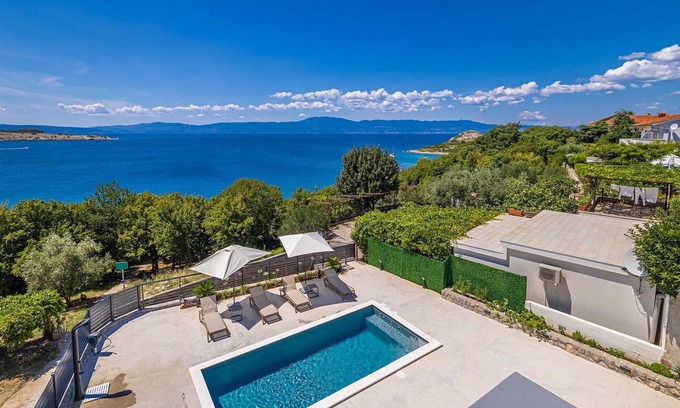 Municipality of Omisalj Apartment | Apartment LAMAR with private pool and sea view