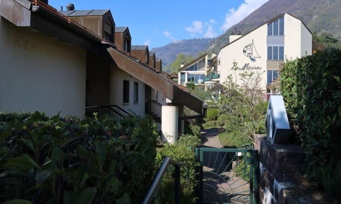 Villeneuve Apartment | Apartment Les Marines in Villeneuve - 4 persons, 2 bedrooms