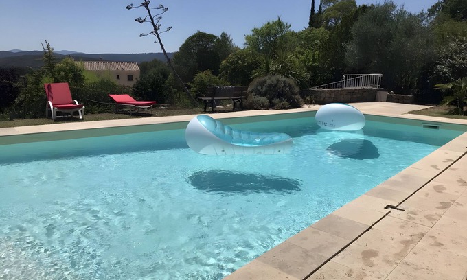 Cotignac Apartment | Apartment 'Les Tarentes' with Mountain View, Shared Pool and Wi-Fi