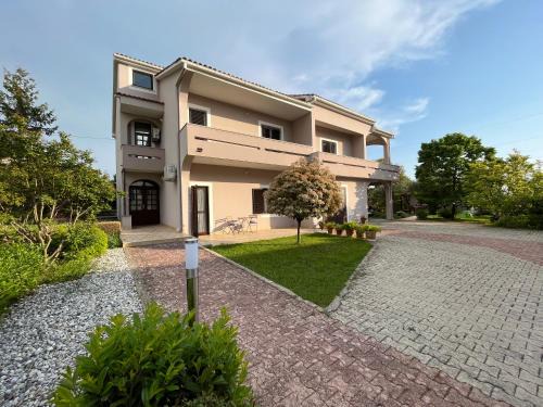 Crno Apartment | Apartment Lina