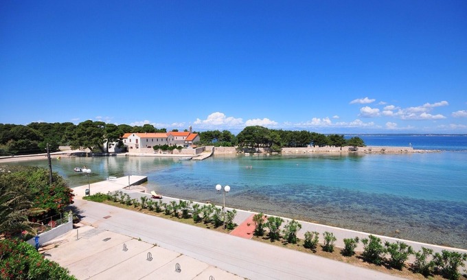 Susica Apartment | Apartment MiMa - 150 m from the beach: A3(5) - Susica, Island Ugljan, Croatia