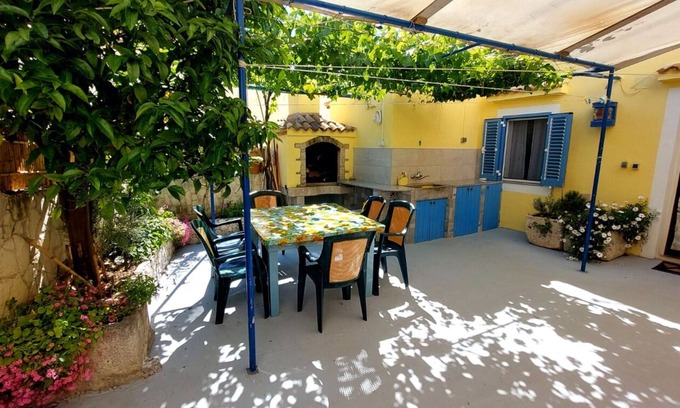 Unije Apartment | Apartment Nadi - 100 m from sea: - Unije (Island Unije), Island Losinj, Croatia