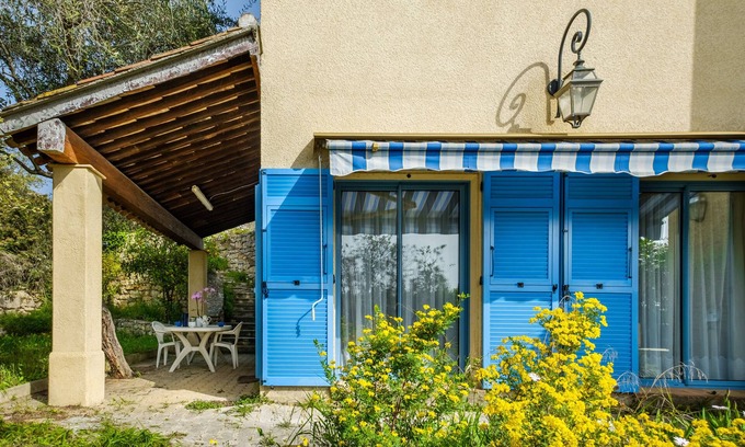 Chateauneuf-Grasse Apartment | Apartment 'Number 1' with Private Pool, Private Terrace and Wi-Fi