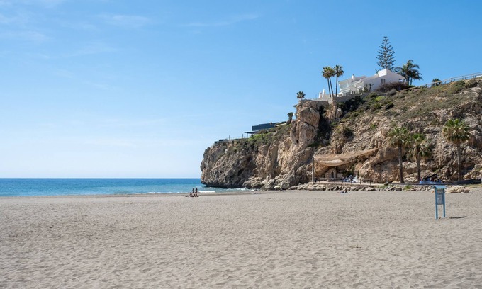 La Cala del Moral Apartment | Apartment 'Playa Costa del Sol' with Wi-Fi and Air Conditioning