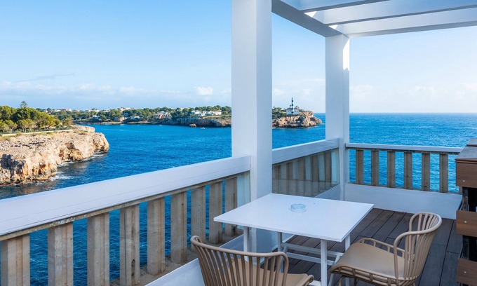 Portocolom Apartment | Apartment 'Room 304' with Shared Pool, Wi-Fi and Air Conditioning