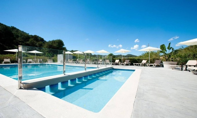Santa Eulalia del Rio Apartment | Apartment Ses Veles 2 dormitorios close to the Beach with Sea View, Pool, Wi-Fi & Garden